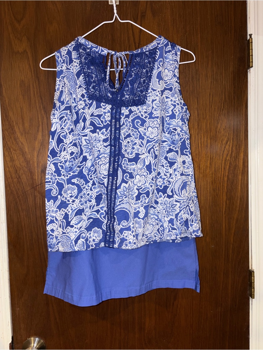 Sleeveless Blue Floral Lace-Trim Women’s Top and blue skort set